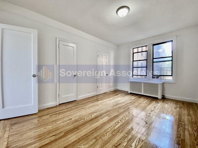 Building Photo - 2914 Jerome Ave