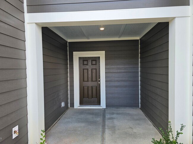 Building Photo - Beautiful Townhome in Concord! Great schools!