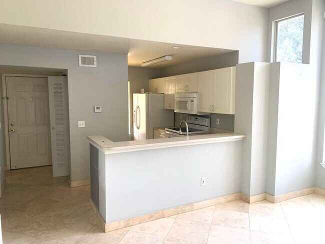 Building Photo - 4823 Via Palm Lakes Via