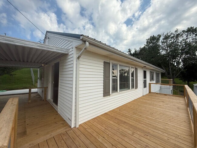 Foto del edificio - 3 Bedroom 2 Bathroom Home in Greeneville, TN