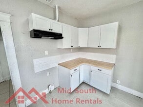 Building Photo - 1478 S Willett St