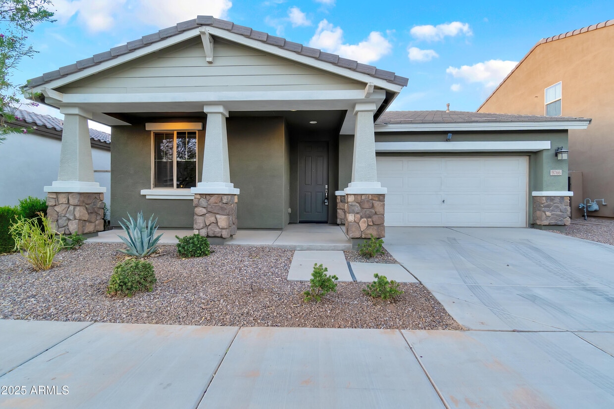 Primary Photo - 9766 E Palladium Dr