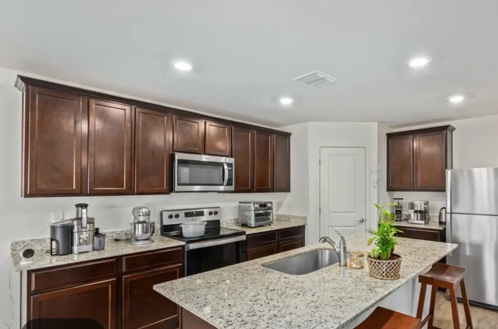 Foto principal - 577 W Pintail Dr