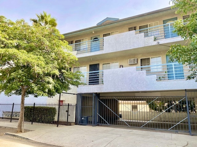 Building Photo - 382 N Avenue 52 Ave