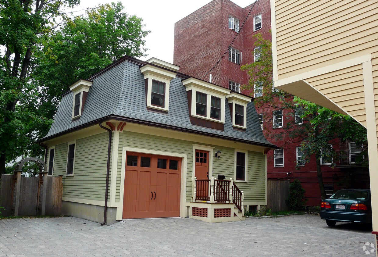 Building Photo - 40 Highland Ave