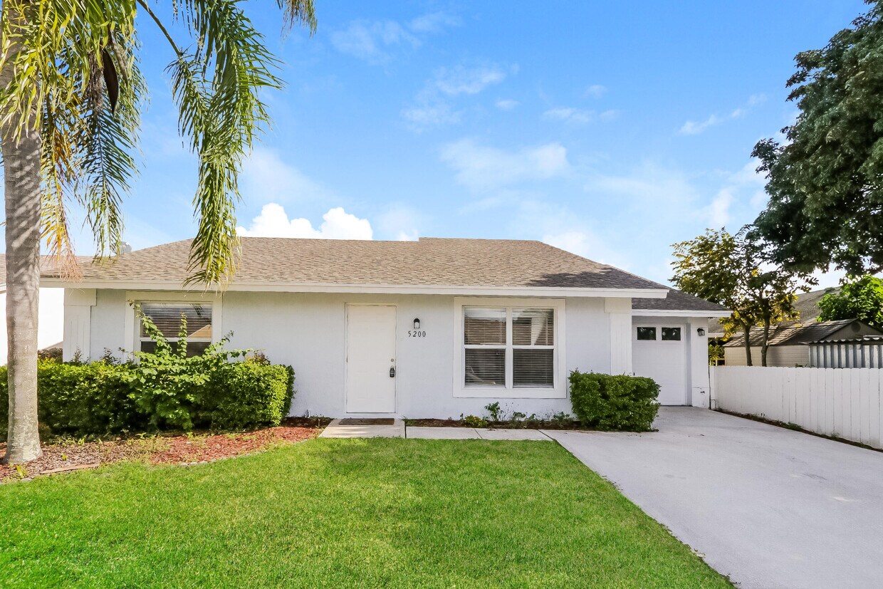 Foto principal - 5200 Blueberry Hill Ave