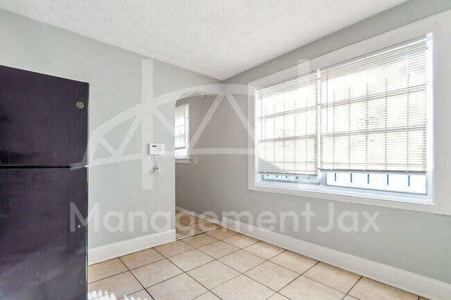 Building Photo - 2311 W 16th St