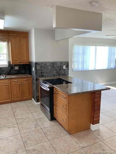 Foto del edificio - 1400 NW 42nd St