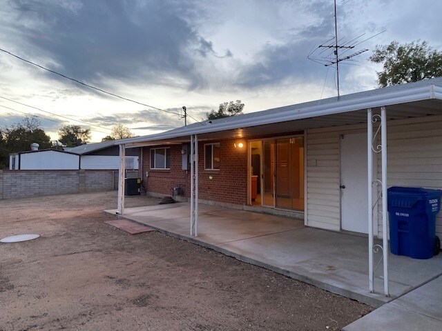 Building Photo - 6719 E Calle Cappela