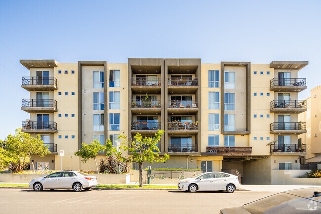 Exterior - 1600 S WESTGATE Ave