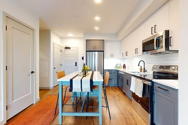 Foto del edificio - 80 Rugg Rd