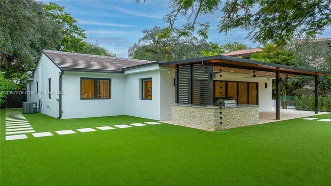Foto del edificio - 5221 Orduna Dr