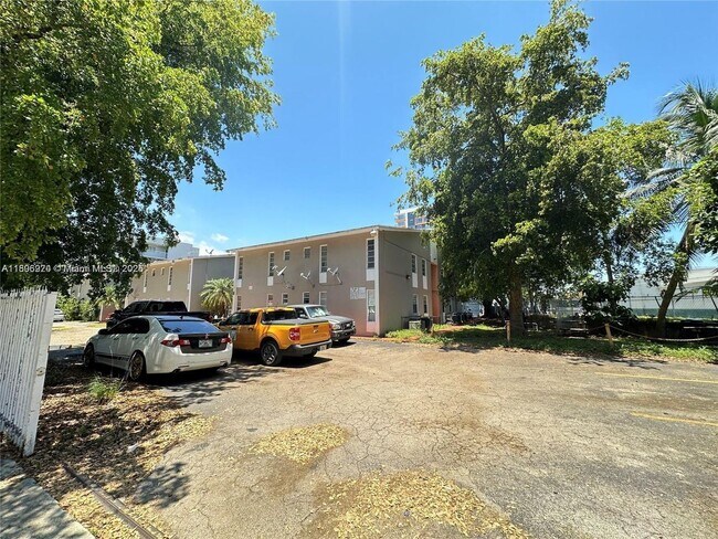 Building Photo - 1525 NW 19th Terrace