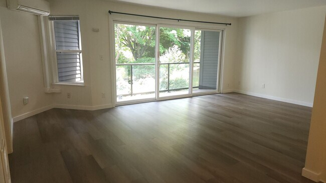 Building Photo - Newly Remodeled 1 bed/1 bath Condo w/ AC &...