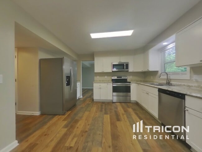 Building Photo - 1820 Crestwood Dr NW