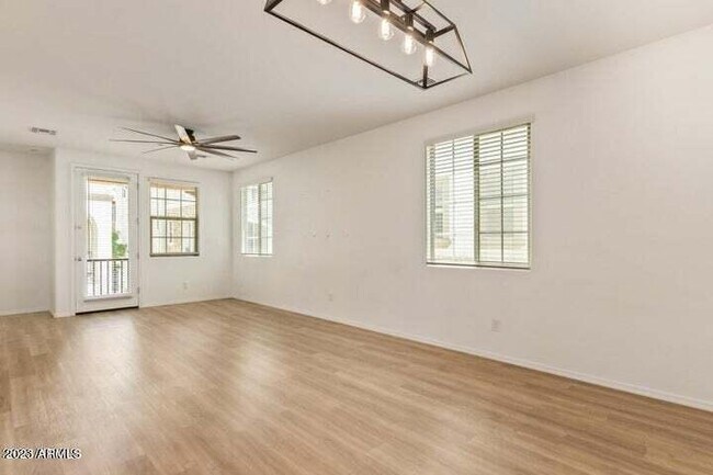 Foto del edificio - 1635 E Dogwood Ln