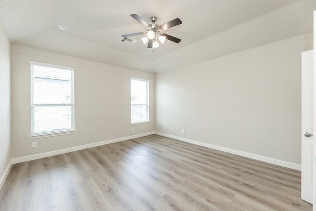 Foto del edificio - 23818 Hawthorn Dale Ct