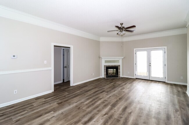 Building Photo - 7013 Juanita Cir S