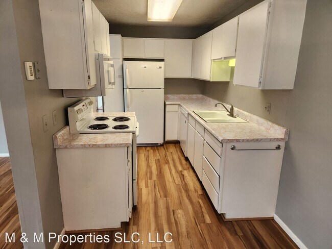 Building Photo - 3 br, 3 bath House - 4610 S Clearview Drive