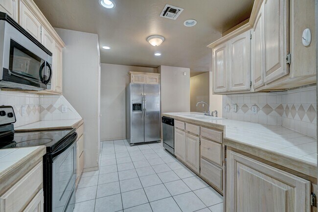 Foto del edificio - 2733 Tealwood Dr