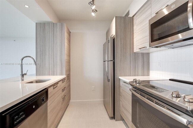 Foto del edificio - 1756 N Bayshore Dr