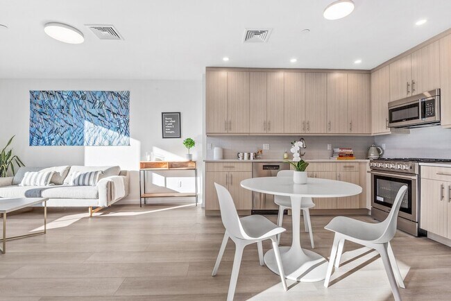 Foto del edificio - 1 Lenox Rd