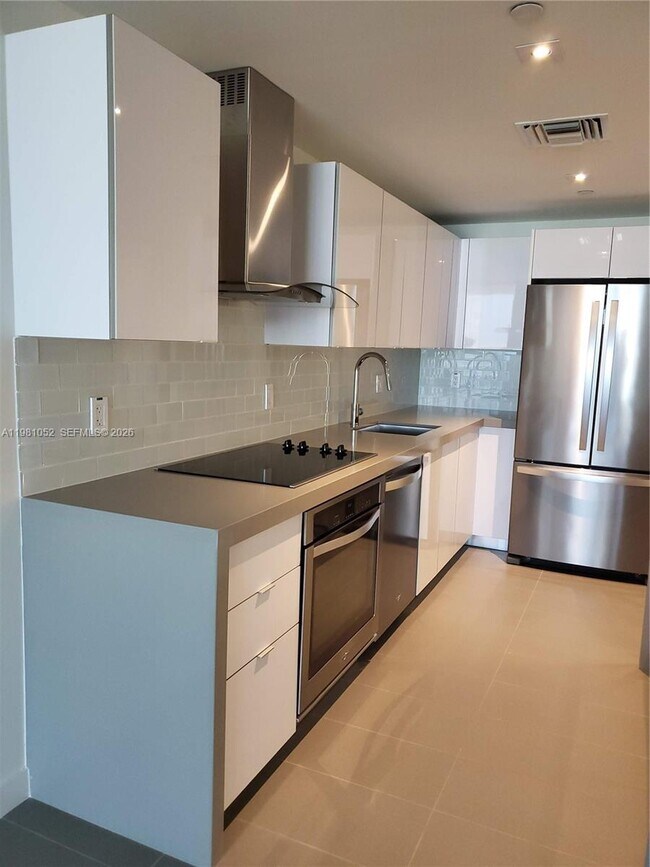 Building Photo - 1600 NE 1st Ave