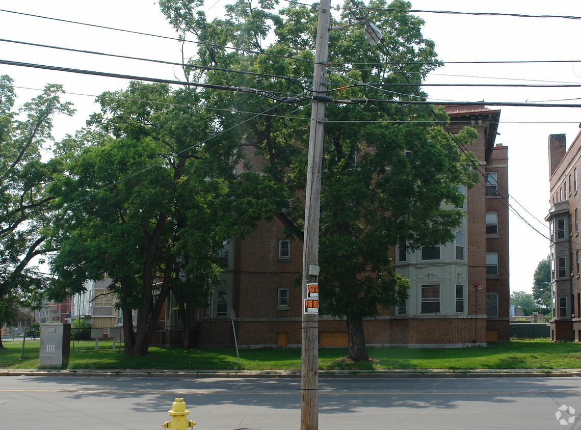 Building Photo - Leonard Buildings