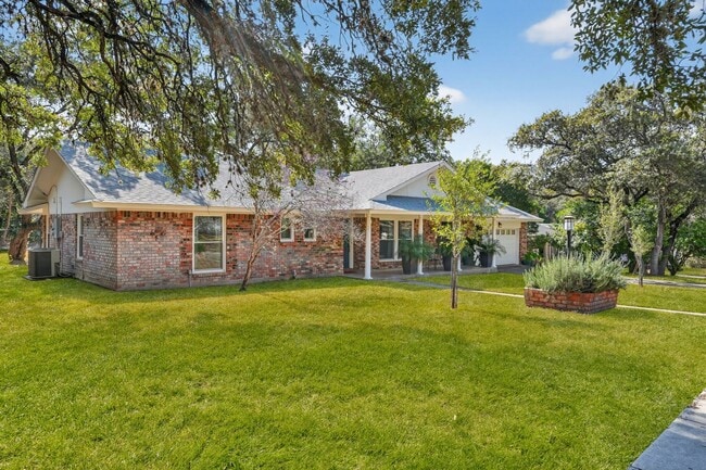 Foto del edificio - 10814 Cedar Elm Dr