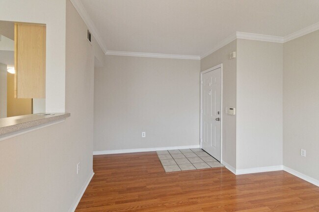 Building Photo - 3/2 unit with beautiful water view availab...