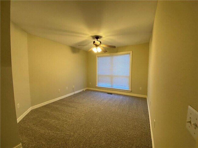 Foto del edificio - 3 Yarmouth Dr