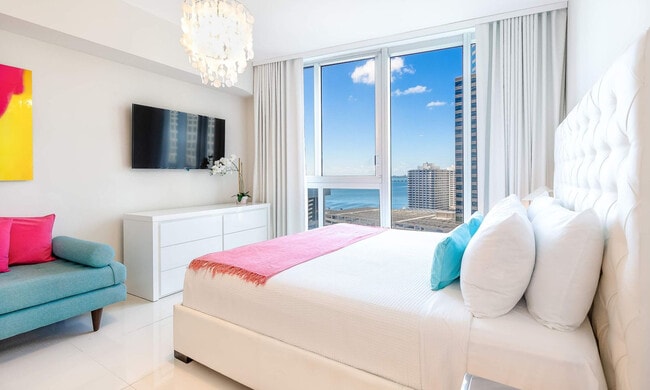 Building Photo - 485 Brickell Ave