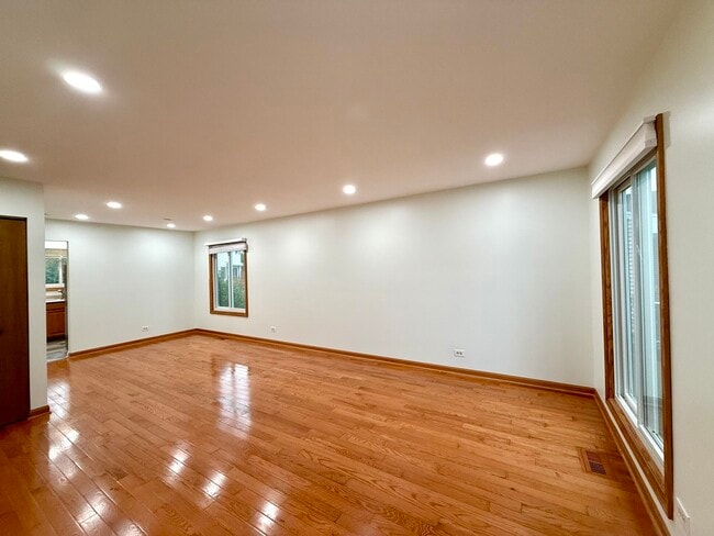 Foto del edificio - 2449 Carlton Dr