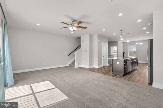 Building Photo - 2753 Town View Cir