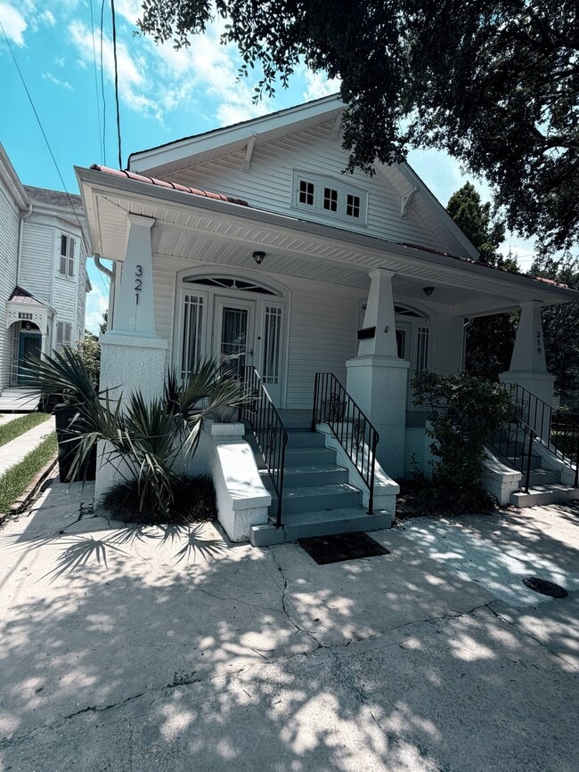 Building Photo - 321 Pelican Ave