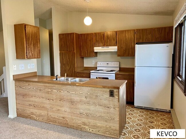 Building Photo - Charming House with Open Floor Plan