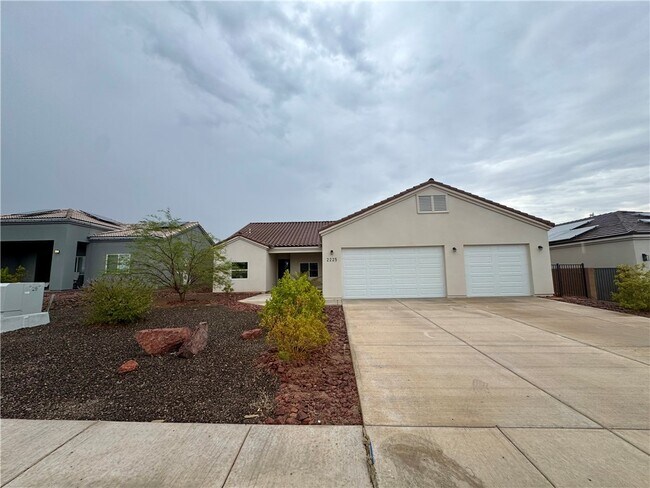 Foto del edificio - 2225 Moonridge Ln