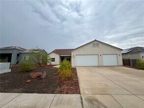 Building Photo - 2225 Moonridge Ln