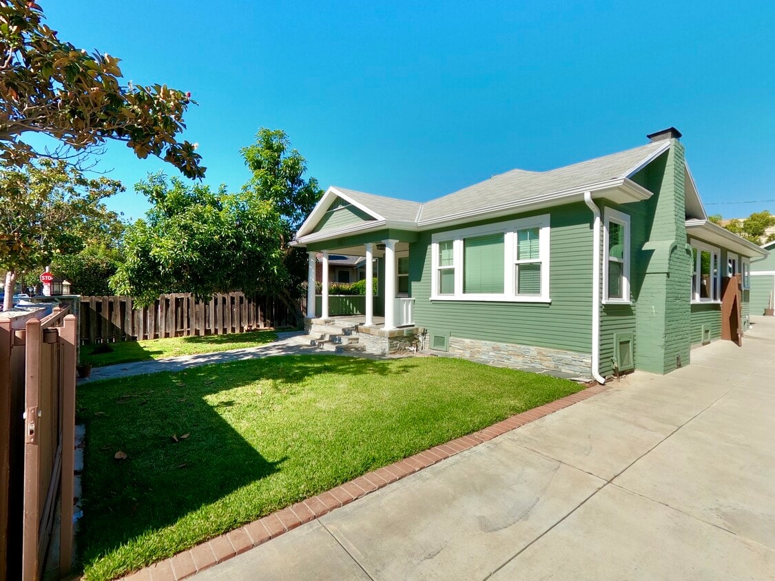 6617 De Longpre Ave, Los Angeles, CA 90028 House Rental in Los