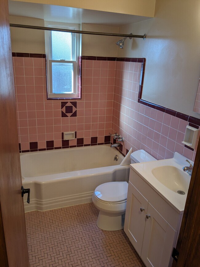 Building Photo - 6965 Murray Ave