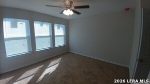 Foto del edificio - 6926 Crestway Rd