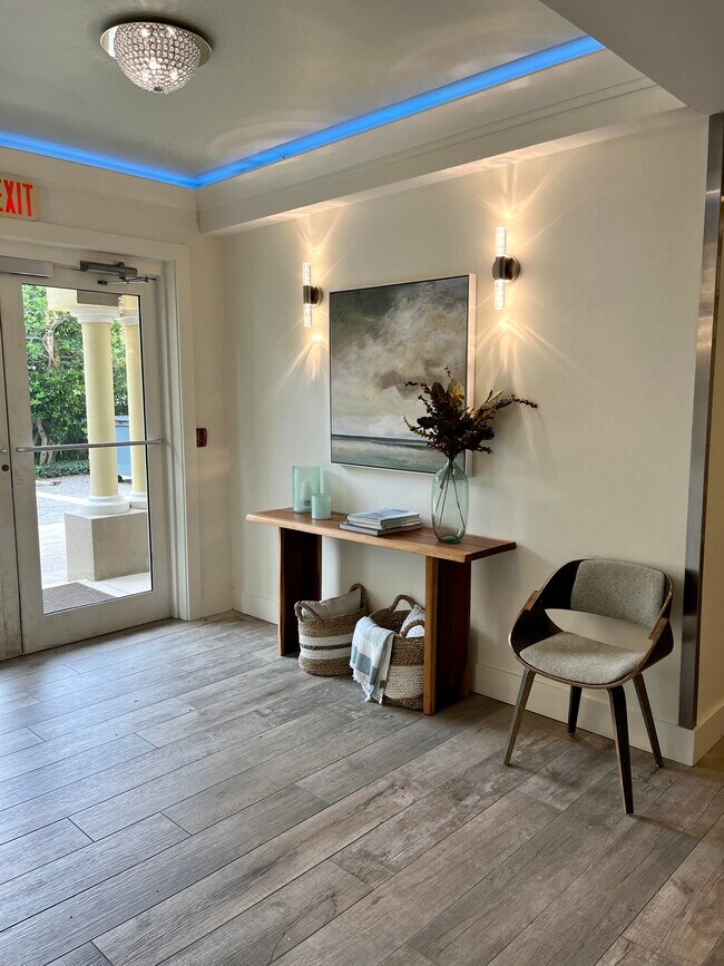 Lobby - 1126 1st St N