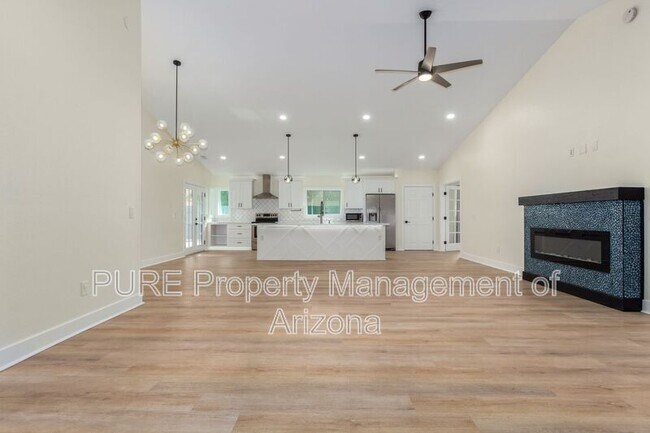 Building Photo - 5713 E Hillery Dr