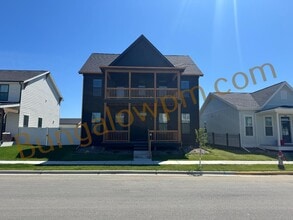Building Photo - 1863 St Paul Ln