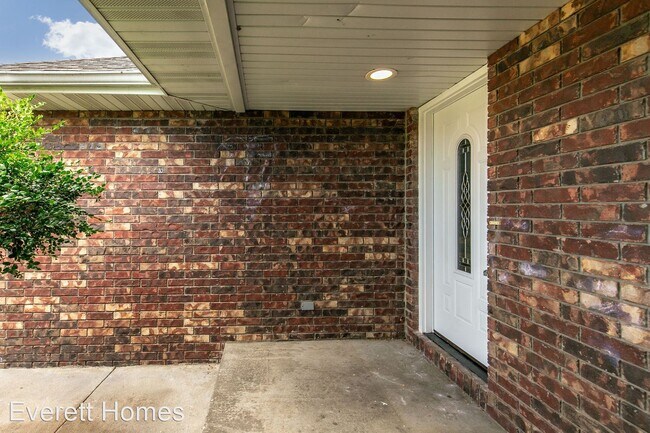Building Photo - 3 br, 2.5 bath House - 3708 W Brook Ct