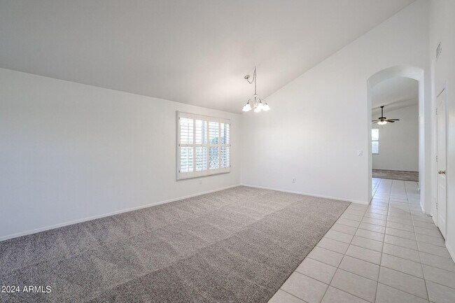 Foto del edificio - 9833 W Yukon Dr