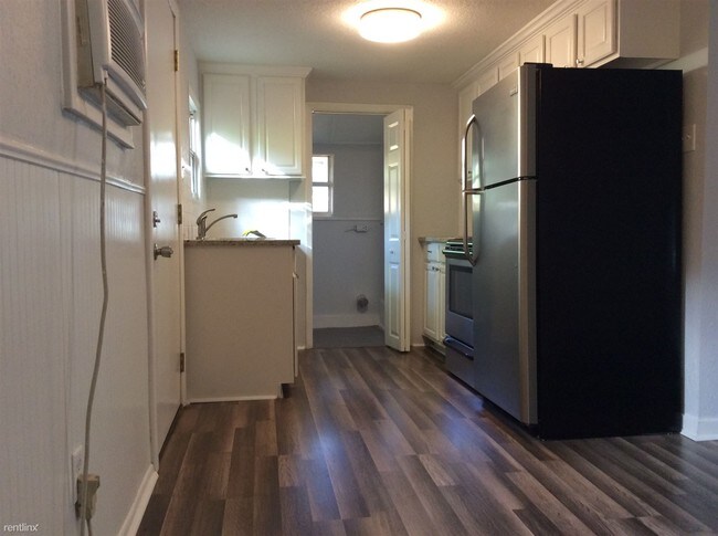 Foto del edificio - 2406 1/2 Delaney Ave