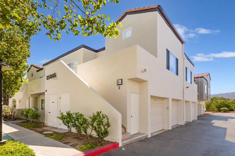 21305 Nandina Ln Unit 201, Santa Clarita, CA 91321 Condo for Rent in