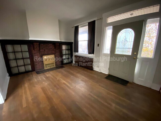 Building Photo - 318 Kaercher St