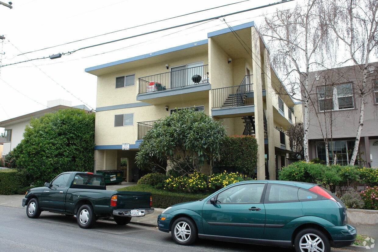 Foto del edificio - 1026 Kains Ave